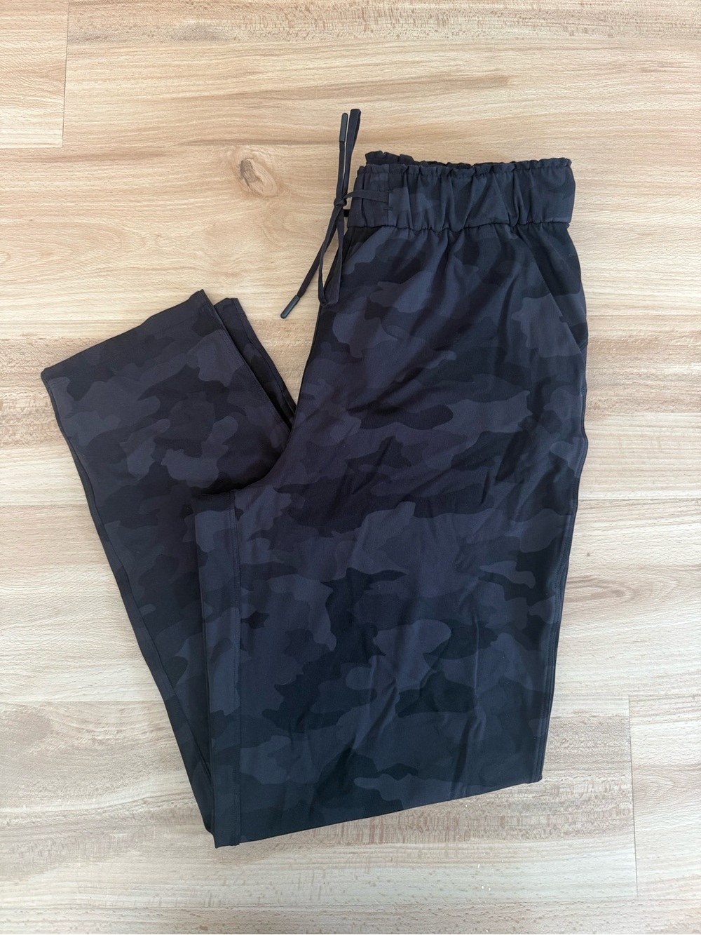 Lululemon Women’s Black Camo Drawstring Pants